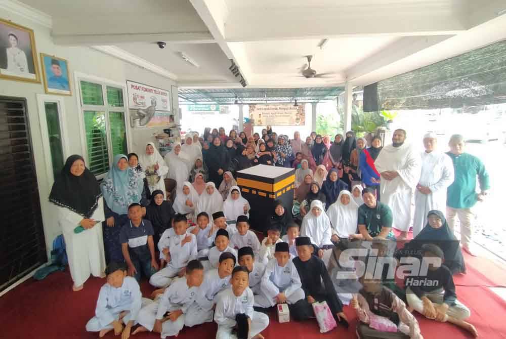 Peserta yang menghadiri Kursus Umrah Perdana yang diadakan pada Ahad itu terdiri daripada ahli Rumah Ngaji Komuniti Teluk Muroh.