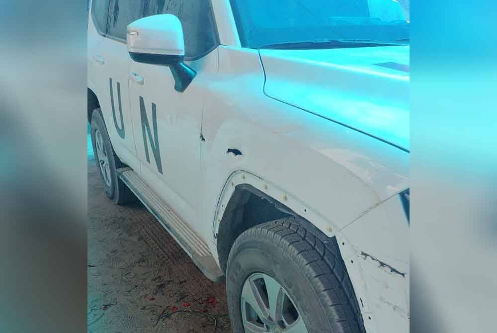 Kenderaan UNICEF yang jelas ditanda dengan lambang pertubuhan itu ditembak peluru hidup ketika menanti di tempat yang ditetapkan berhampiran pusat pemeriksaan Wadi Gaza - Foto: Adele Khodr di platform X