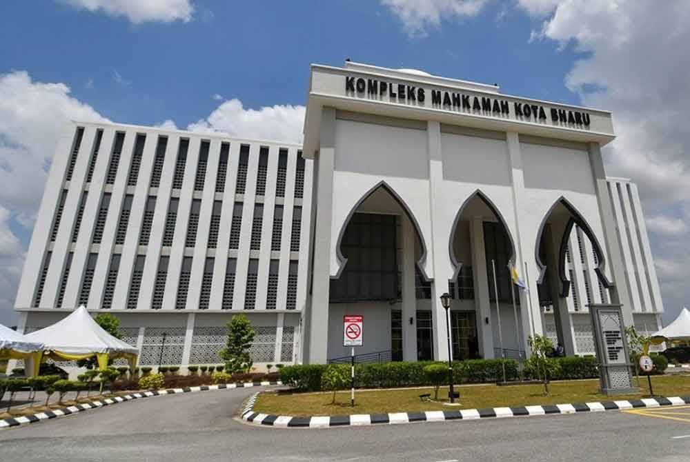 Seorang warga emas didakwa di Mahkamah Sesyen pada Rabu atas tiga tuduhan melakukan amang seksual terhadap cucu saudaranya.