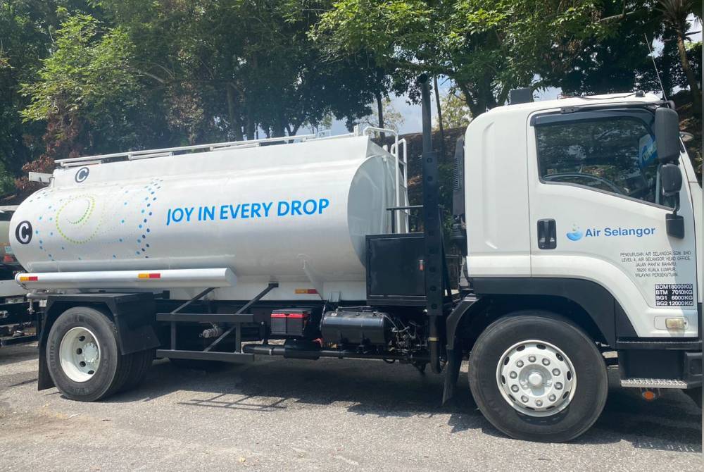 Lori tangki di Pusat Khidmat Setempat di Masjid Wilayah Persekutan.