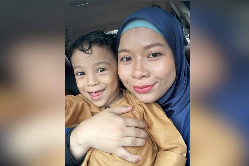 Nurul Nazirah bersama anaknya, Muhammad Iman Anaqi.