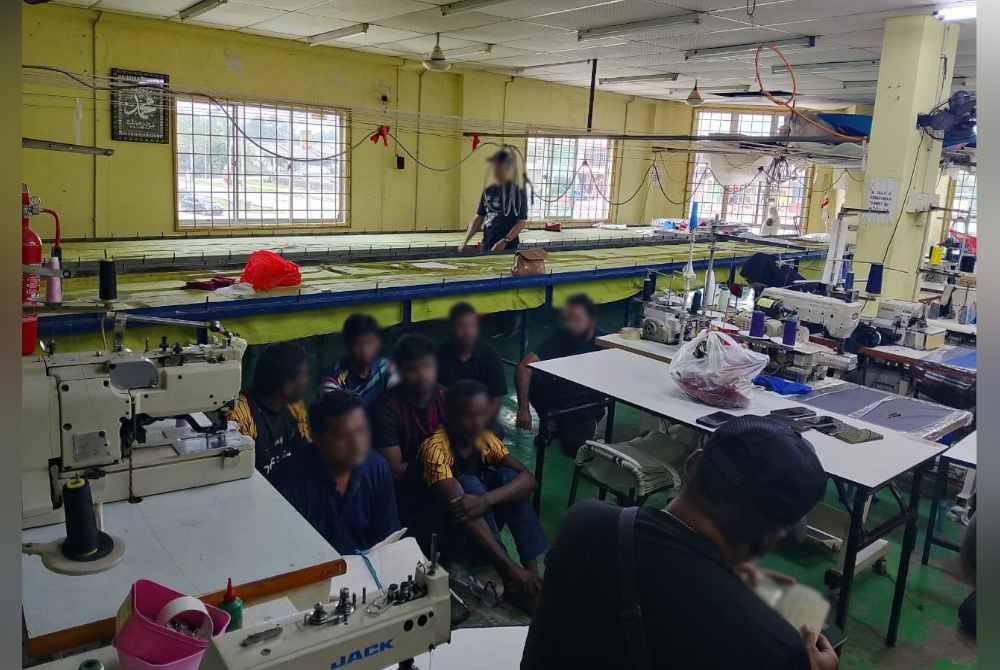 
PATI ditahan di rumah kedai. Foto imigresen