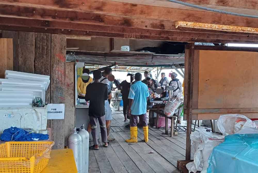 Dua pekerja sangkar ditahan kerana positif dadah dalam operasi di perairan Kilim,Pulau Langkawi, pada Rabu.