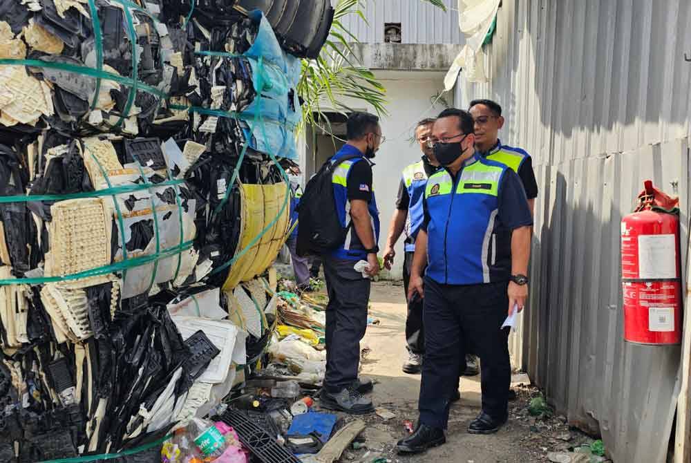 Muhamad Fauzi yang turut menyertai operasi itu mendapati tempat tinggal pekerja asing tersebut berada dalam keadaan kotor dan tidak kondusif.