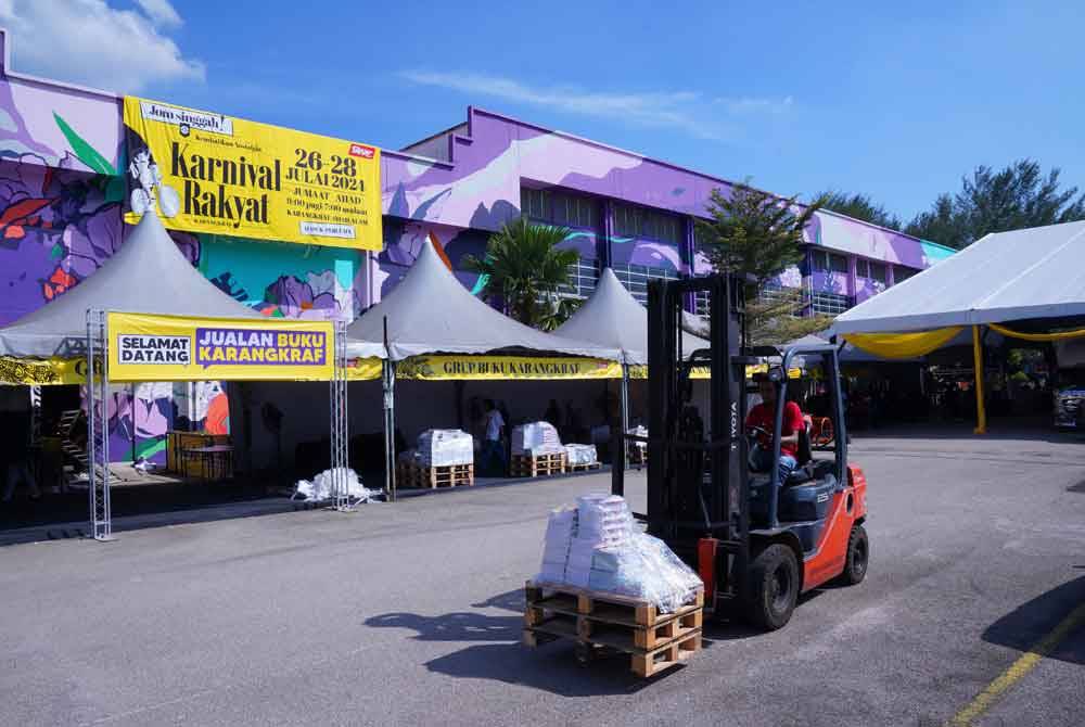 Persiapan akhir bagi Karnival Rakyat Karangkraf giat dilakukan pada Khamis.