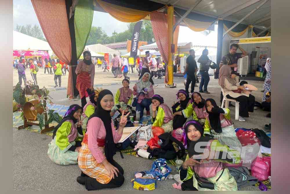 Pelbagai aktiviti menarik yang disediakan sepanjang tiga hari berlangsungnya Karnival Rakyat Karangkraf antaranya dikir barat, puisi lagu, sukan rakyat dan sebagainya. 