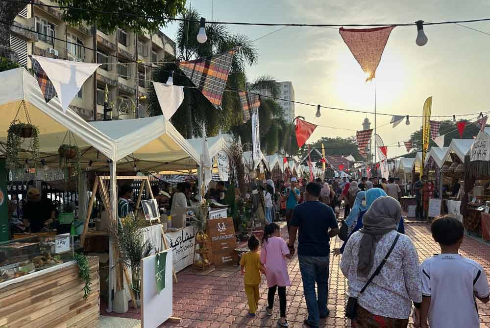 Kelantan Coffee Week yang berlangsung di Padang Merdeka, Kota Bharu.