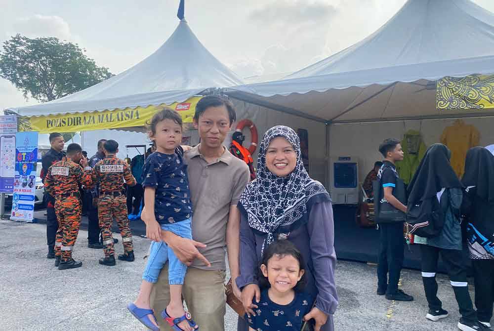 Rohana hadir bersama suami dan dua orang anak untuk menyokong cahaya mata sulung yang menyertai pertandingan dikir barat.