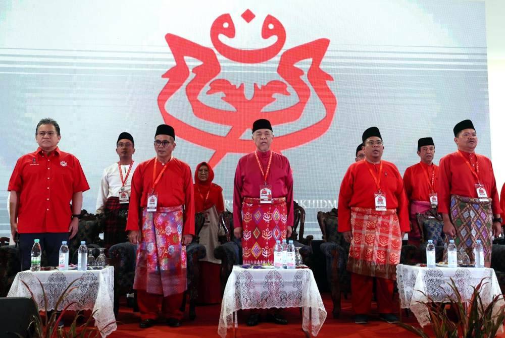 Ahmad Zahid (tengah) hadir bagi Merasmikan Mesyuarat Perwakilan UMNO Bahagian Tebrau pada Jumaat. Foto Bernama