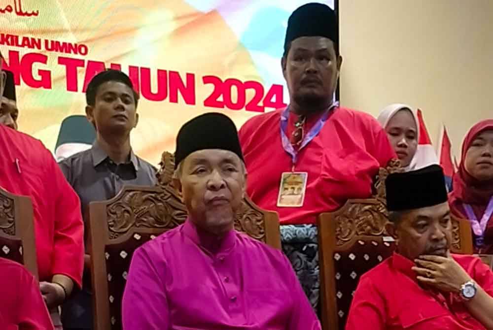 Ahmad Zahid pada sidang akhbar selepas merasmikan Mesyuarat UMNO Bahagian Mersing, di Dewan Jubli Intan Sultan Ibrahim, pada Sabtu.