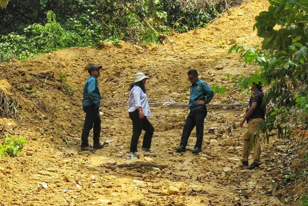 Tinjauan mendapati tiadatinjauan mendapati tiada sebarang kerja-kerja dijalankan dan tiada jentera dijumpai di kawasan yang diadukan.