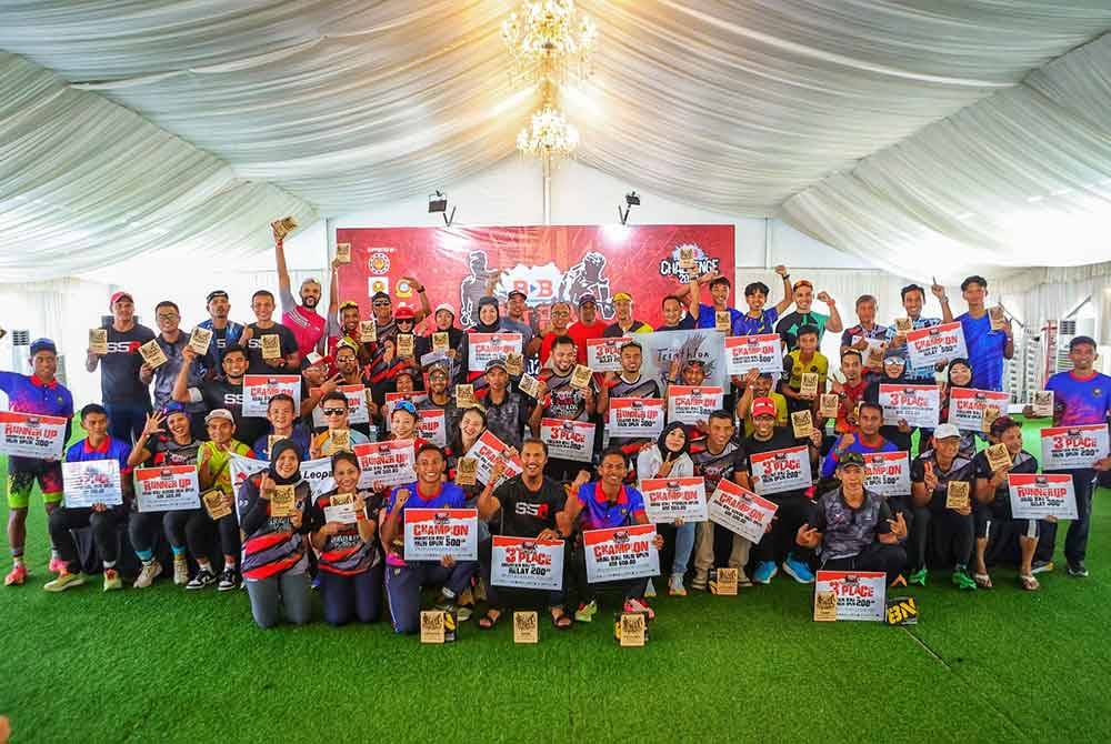 Para peserta bergambar kenangan setelah tamat Kejohanan BDB Jitra Duathlon 2024 bagi Siri Kedua BDB Challange 2024 di Perbandaran Darulaman pada Sabtu.