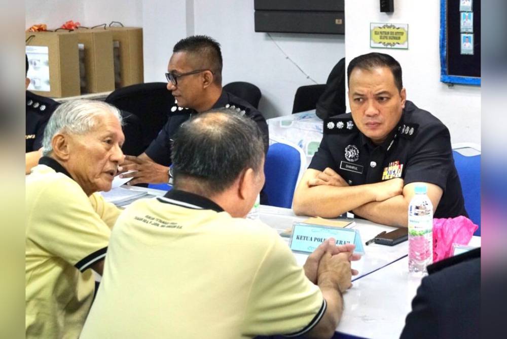Orang ramai tidak melepaskan peluang bertemu Ketua Polis Daerah Petaling Jaya pada Hari Bertemu Pelanggan pada Sabtu.
