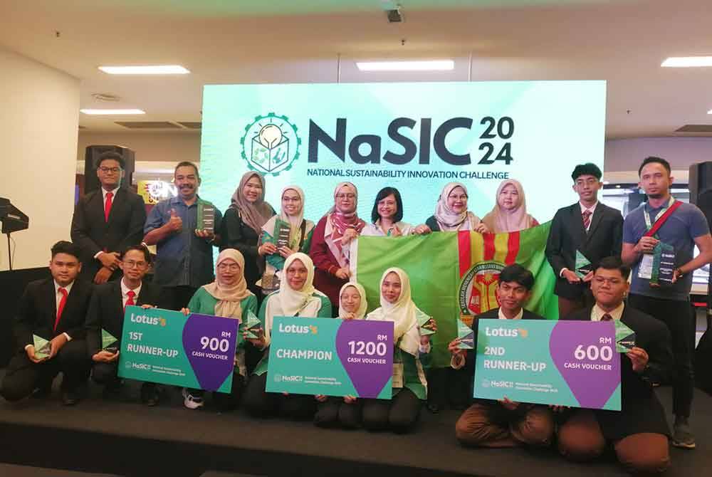 Barisan pemenang bergambar kenangan.