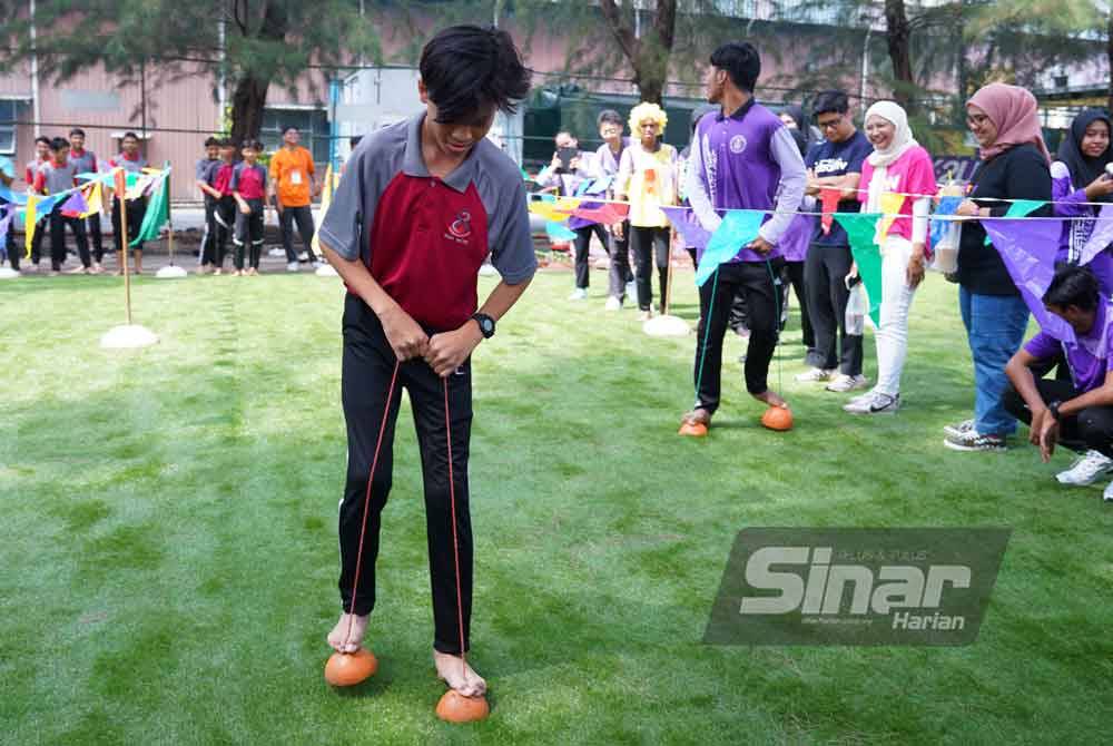 Terompah gajah merupakan salah satu acara sukan rakyat yang diadakan di Zon Padang Pekarangan Kompleks Kumpulan Karangkraf pada Sabtu.