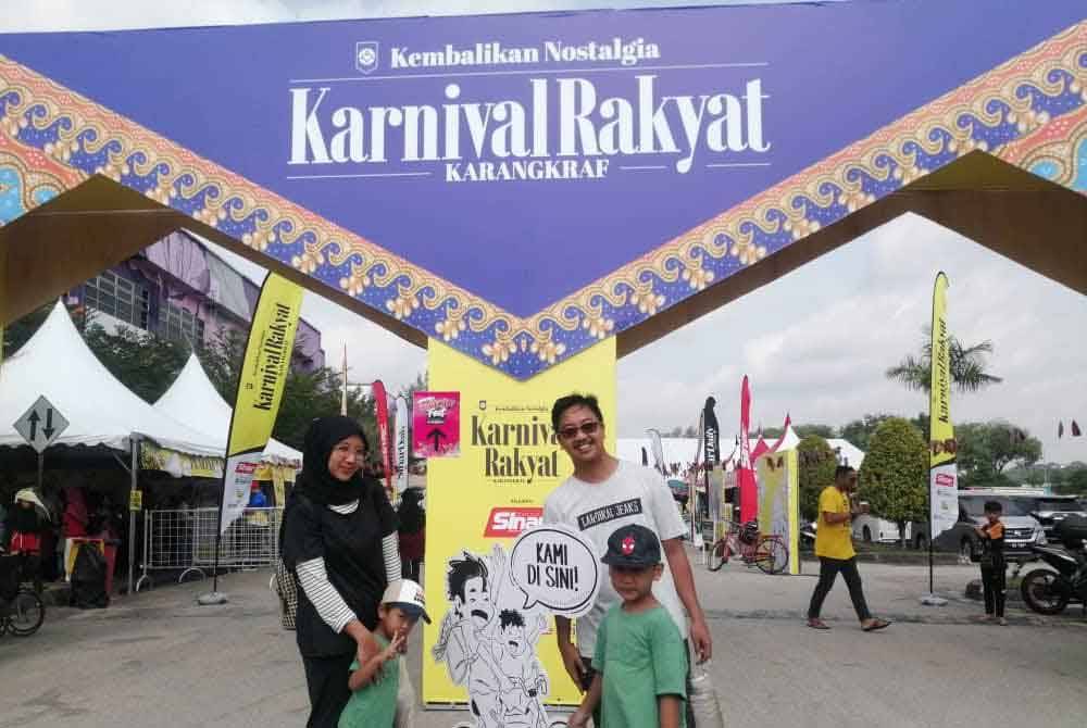 Yafik bersama isteri dan anak-anak berkunjung ke Karnival Rakyat Karangkraf pada Ahad.