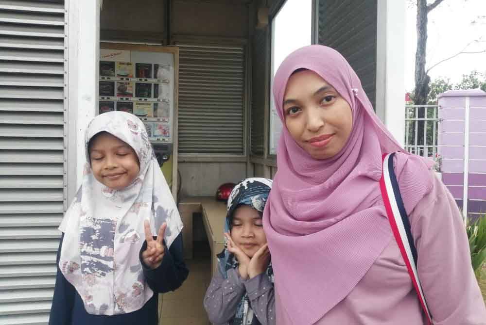 Susilawati bersama anak-anak.