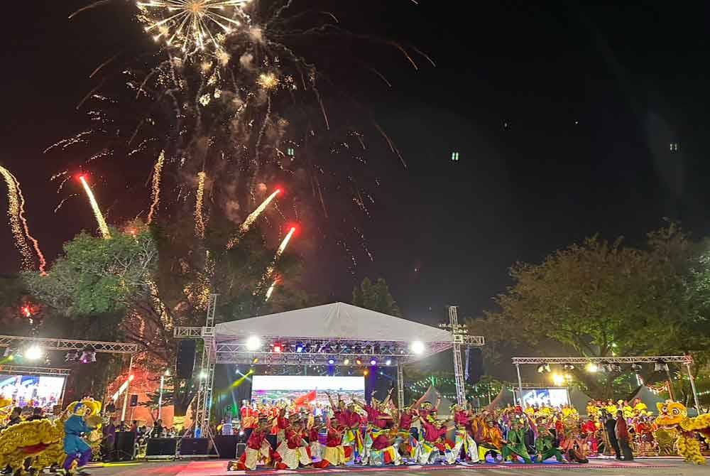 Persembahan tarian yang diadakan di Kota Bharu sempena pelancaran Tahun Melawat Kelantan 2024 yang lalu. Gambar sekadar hiasan.