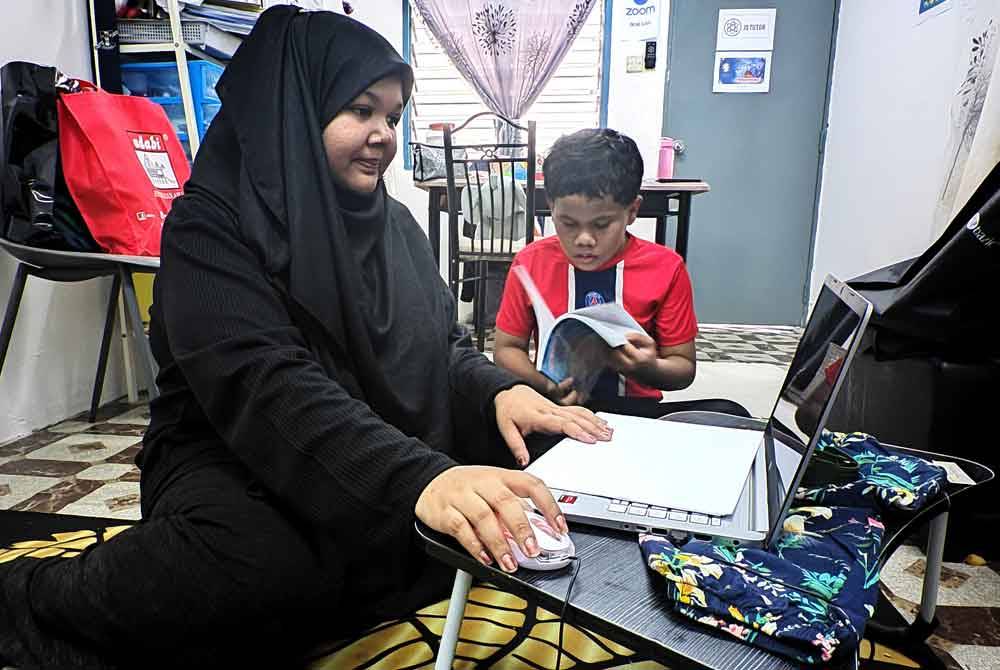Puteri Noor shikin turut menyediakan perkhidmatan home tutor secara dalam talian.