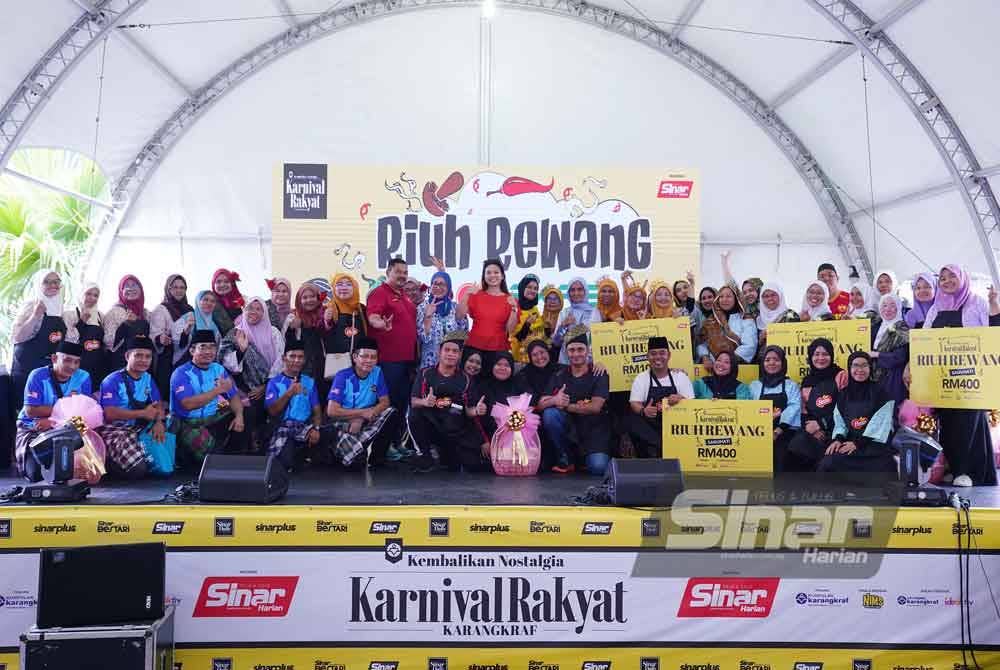 Semua peserta bergambar selepas pengumuman pemenang.