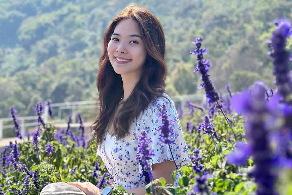 Wee Yun Nee atau lebih dikenali sebagai Mek Yun