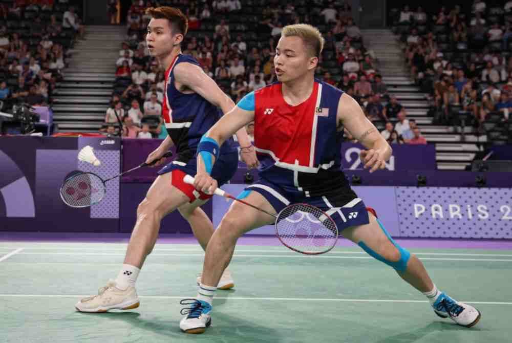 Aaron-Wooi Yik ketika beraksi menentang Wei Keng-Wang Chang dalam acara badminton pada Sukan Olimpik Paris 2024 di Arena Porte De La Chapelle hari ini. Foto Bernama