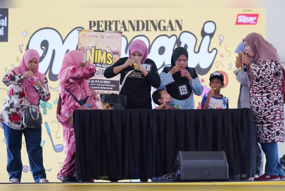 Peserta sedang menyiapkan tugasan yang diberikan.