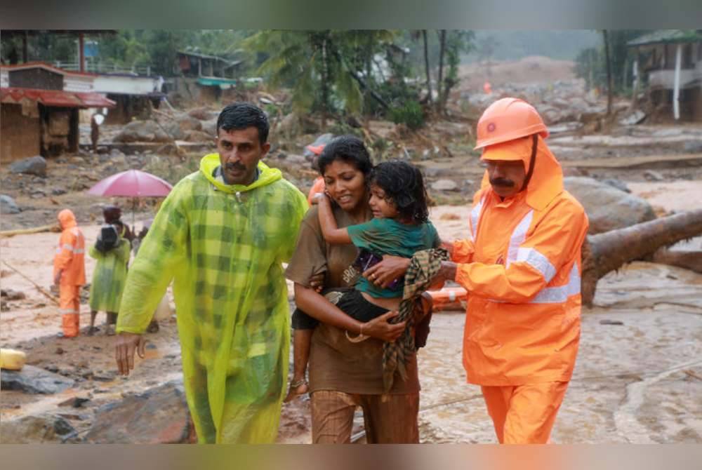 Sekurang-kurangnya lapan orang maut, termasuk seorang kanak-kanak manakala ratusan lagi dikhuatiri terperangkap dalam kejadian tanah runtuh di Kerala, India. Foto Reuters
