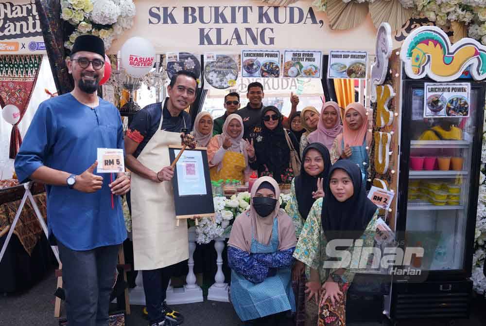 SK Bukit Kuda memenangi kategori Gerai Paling Meriah.
