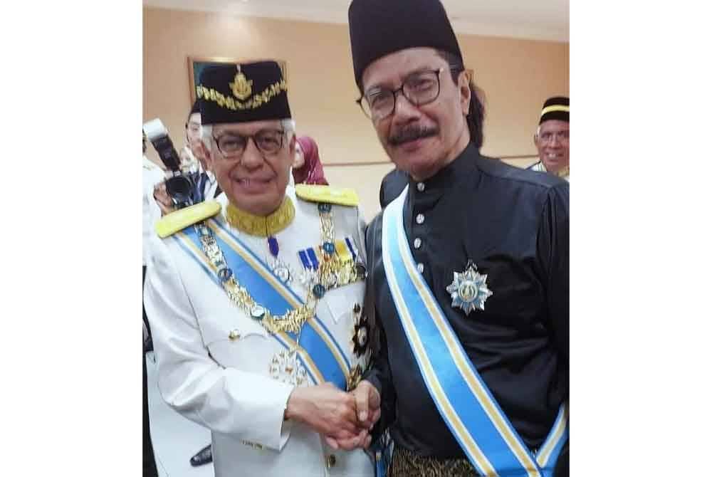 Imuda bergambar bersama Tun Ahmad Fuzi
