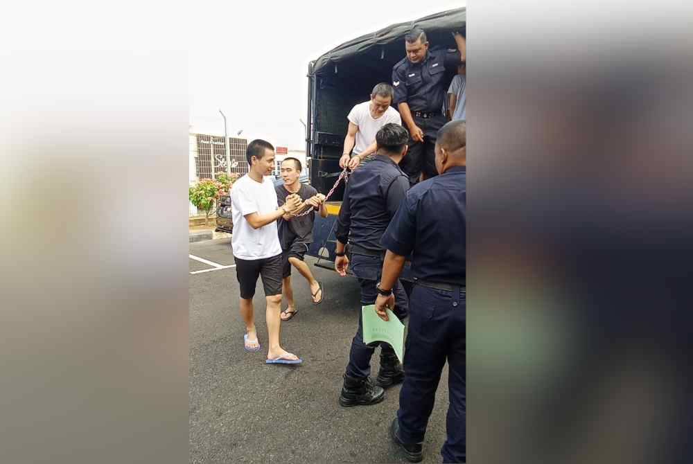 23 lelaki warga Vietnam didakwa kerana tiada permit sah dan salah guna pas sosial.