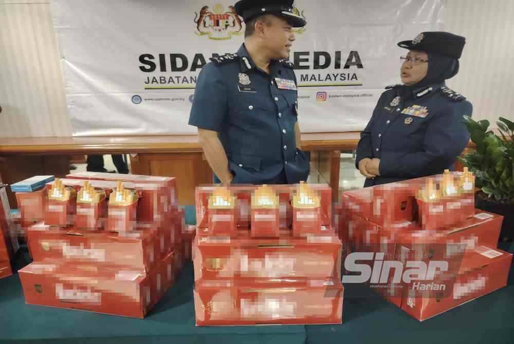 Rokok seludup yang dirampas kastam di Pelabuhan Klang, 4 Jun lalu.