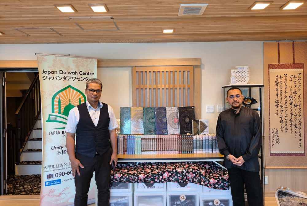ZULKARNAIN (kiri) dan Ustaz Abdullah Bukhari membuka peluang kepada rakyat Malaysia untuk bersama-sama menyumbang projek Masjid Ad-Da'wah di Wakayama, Jepun.
