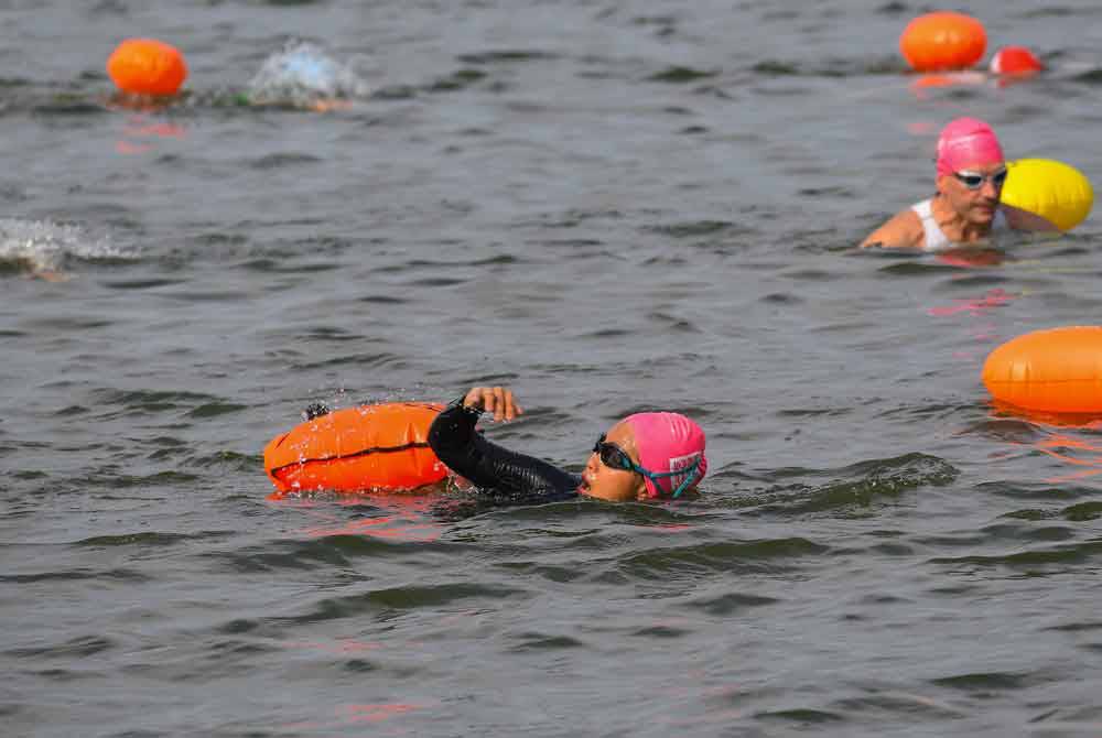 Berenang antara cabaran diharungi peserta Kenanga Man of Steel Triathlon edisi pertama tahun lalu.