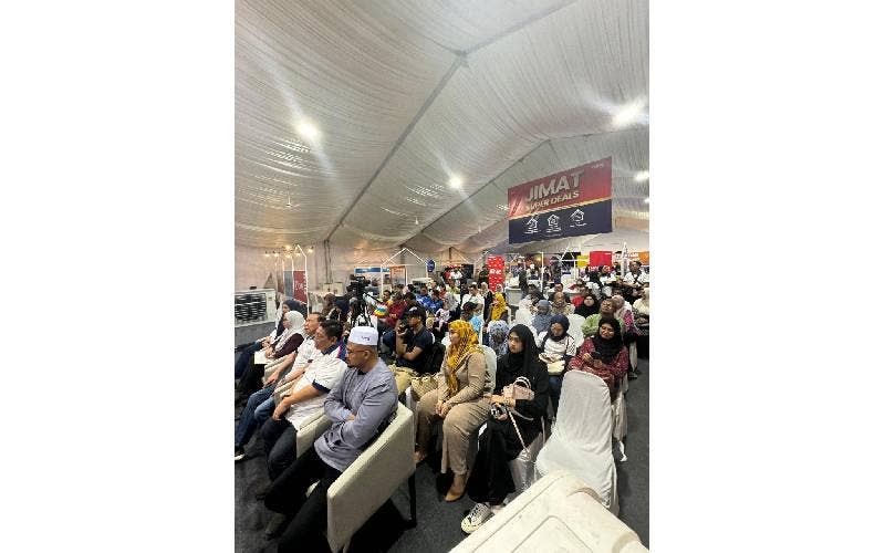 Antara penonton yang hadir pada Wacana Sinar ke-449 bertajuk Rumah Sendiri, Bila Nak Beli? yang berlangsung di Tapak Pakir Gravitas, Pulau Pinang pada Jumaat.