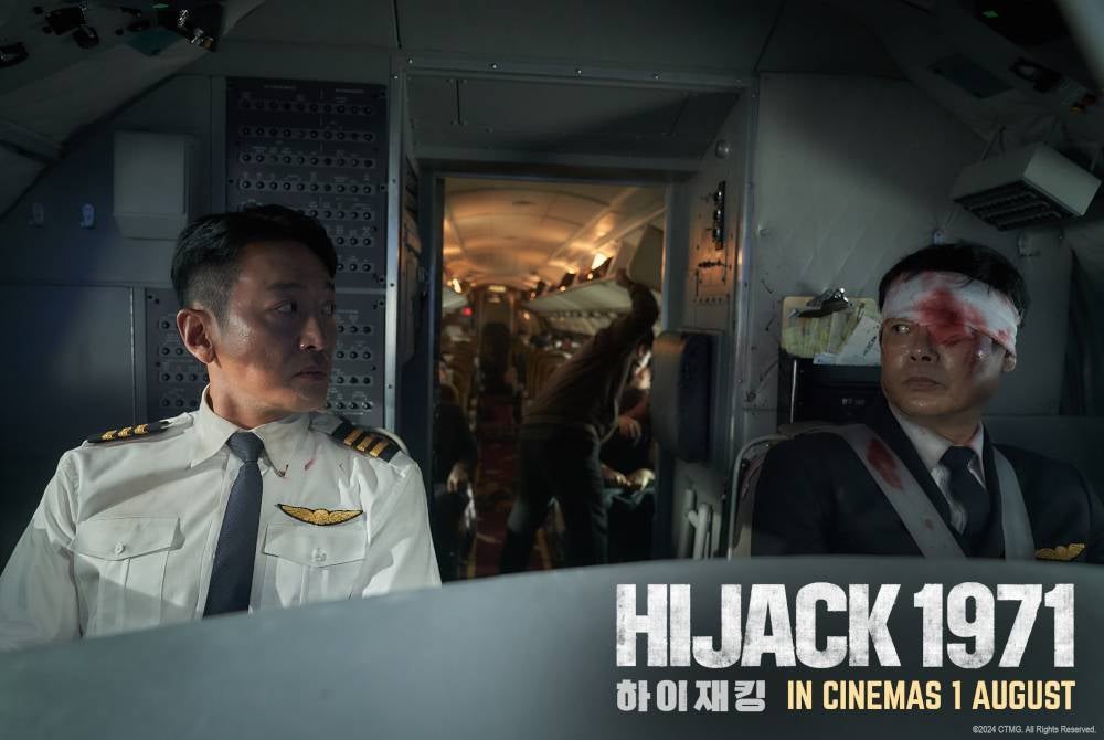 Dalam keadaan cedera, kedua-dua individu penting ini perlu membuat keputusan penting untuk menyelamatkan penumpang.