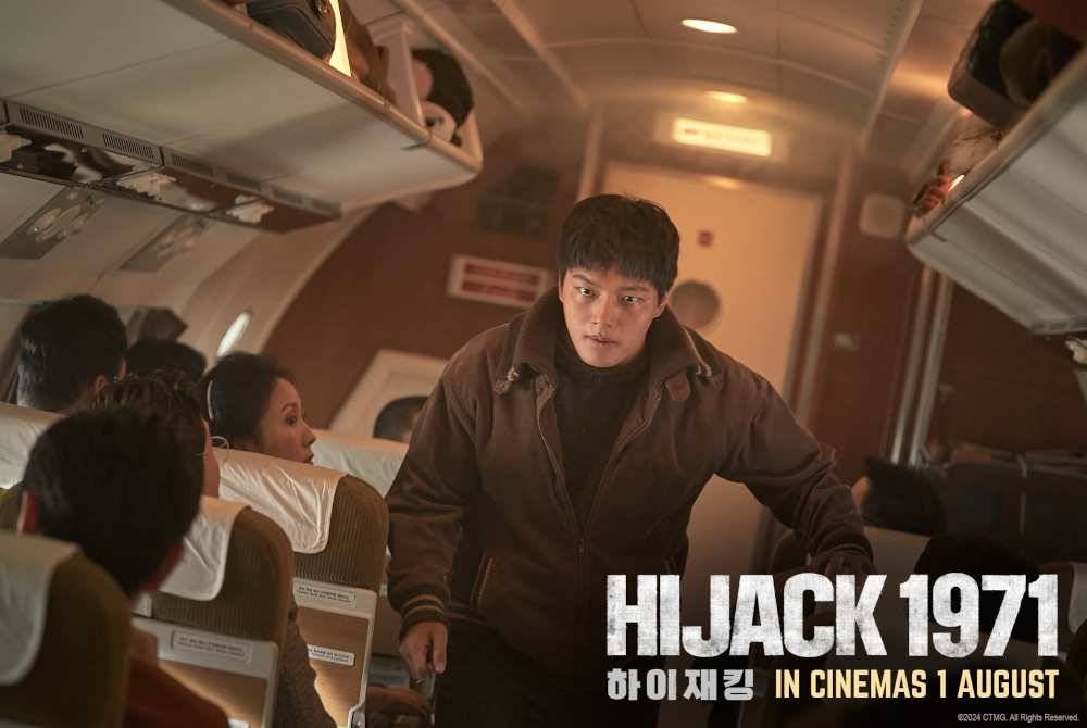 Dendam membuatkan Yong-dae (Jin-goo) nekad ke Korea Utara bersama sebuah pesawat.