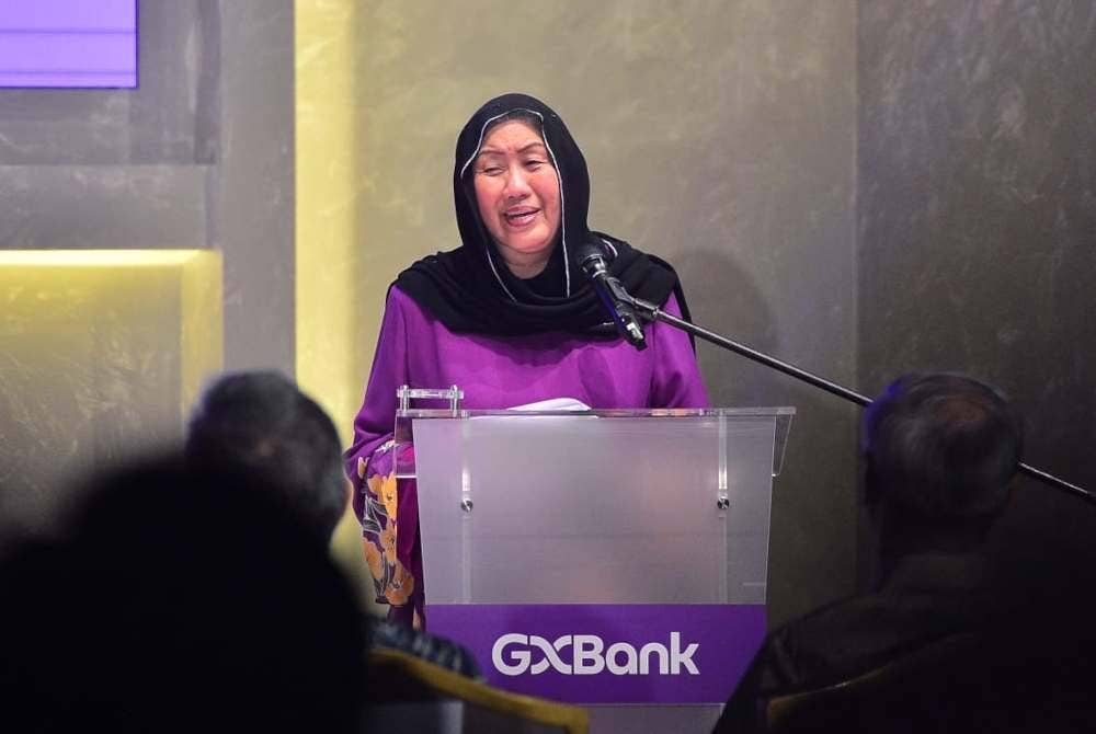 Zaiton ketika menyampaikan ucapan sempena Majlis Pelancaran Ibu Pejabat GXBank dan Pelancaran Pusat Kecemerlangan di Galleria Avenue Malaysia, Bandar Utama pada Jumaat.