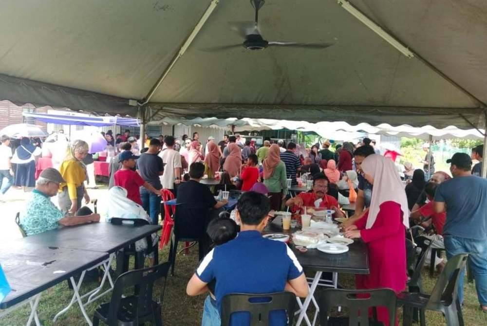 Sambutan menggalakkan dalam kalangan pelanggan di Nasi Arab Tambah Kira Halal di Kampung Tengah, Puchong.