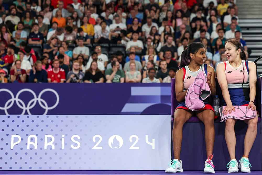 Pearly (kanan) dan Thinaah akan beraksi dalam perlawanan pingat gangsa menentang pasangan Jepun, Nami Matsuyama-Chiharu Shida. Foto: Bernama