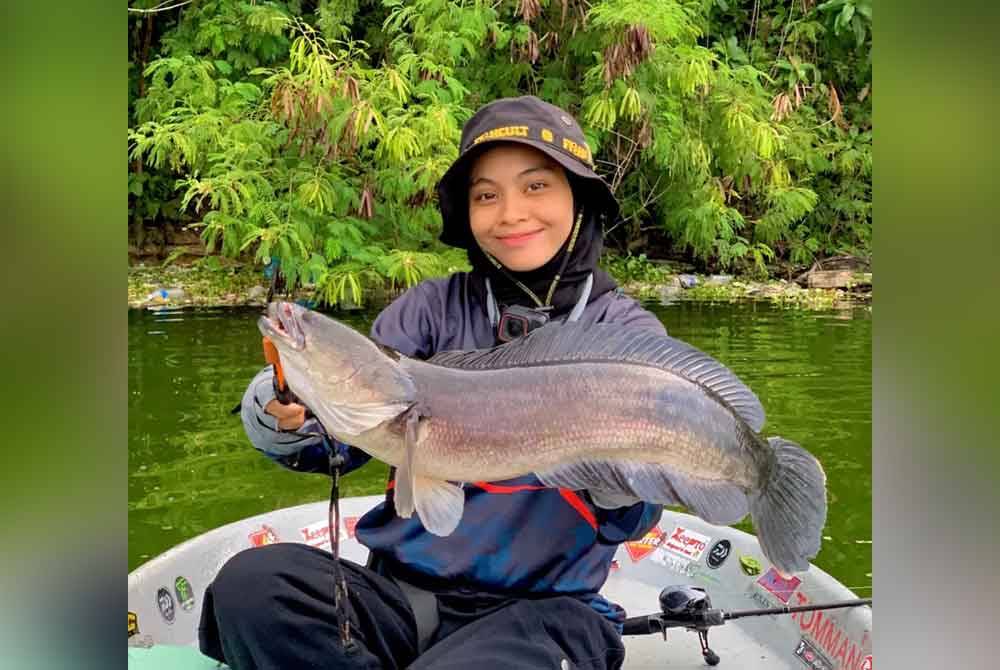 Kejayaan menaikkan ikan menjadi kepuasan kepada Nurul Aina.