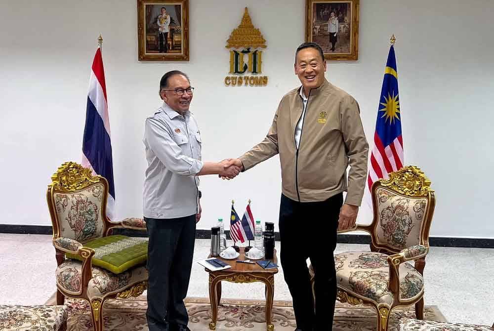 Anwar (kiri) dan Srettha (kanan) bertemu dalam perbincangan pelbagai isu termasuk ekonomi.