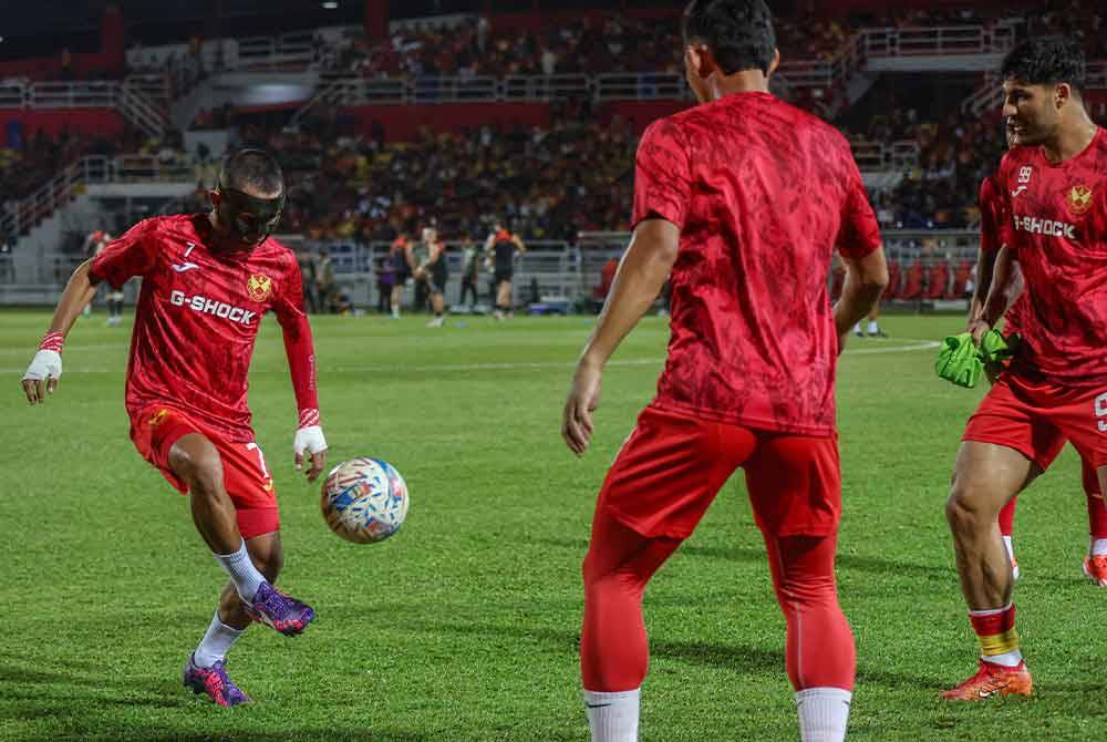 Faisal Halim muncul pada sesi panas badan. Foto Bernama