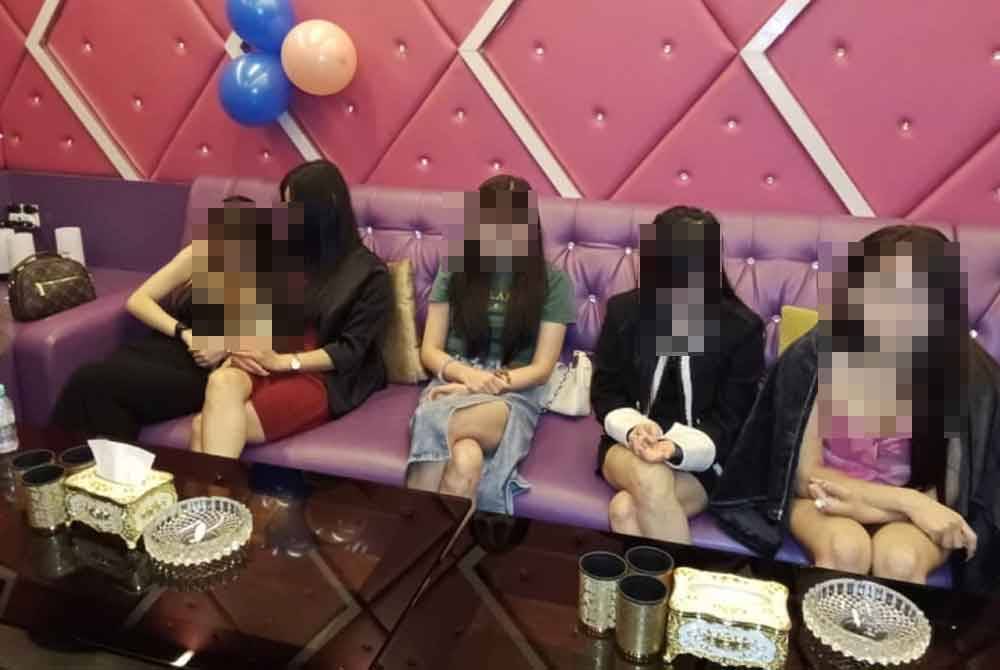 Wanita warga asing dipercayai bekerja sebagai GRO antara 53 yang ditahan dalam Op Gegar di Ipoh. Foto ihsan Imigresen