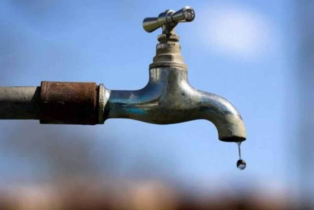 LRA Merbau Chondong, Machang terpaksa dihenti tugas berikutan paip air mentah yang bergaris pusat 1,100 milimeter (mm) pecah kesan daripada kerja-kerja pembaikannya.. Gambar hiasan