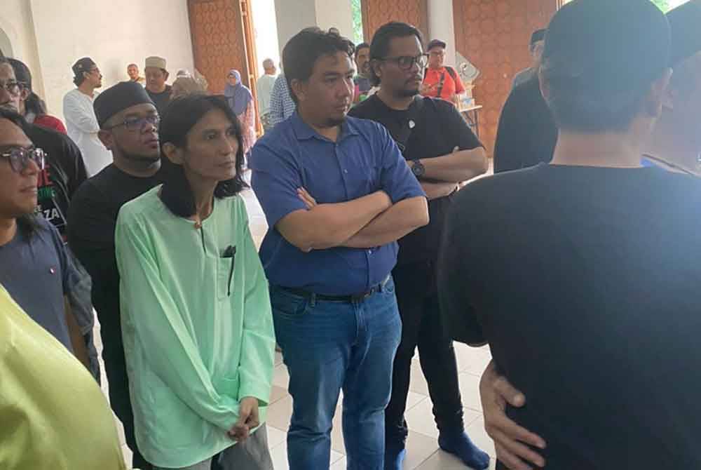 Penyanyi Zamani tidak ketinggalan hadir memberi penghormatan kepada Allahyarham Jay Jay.