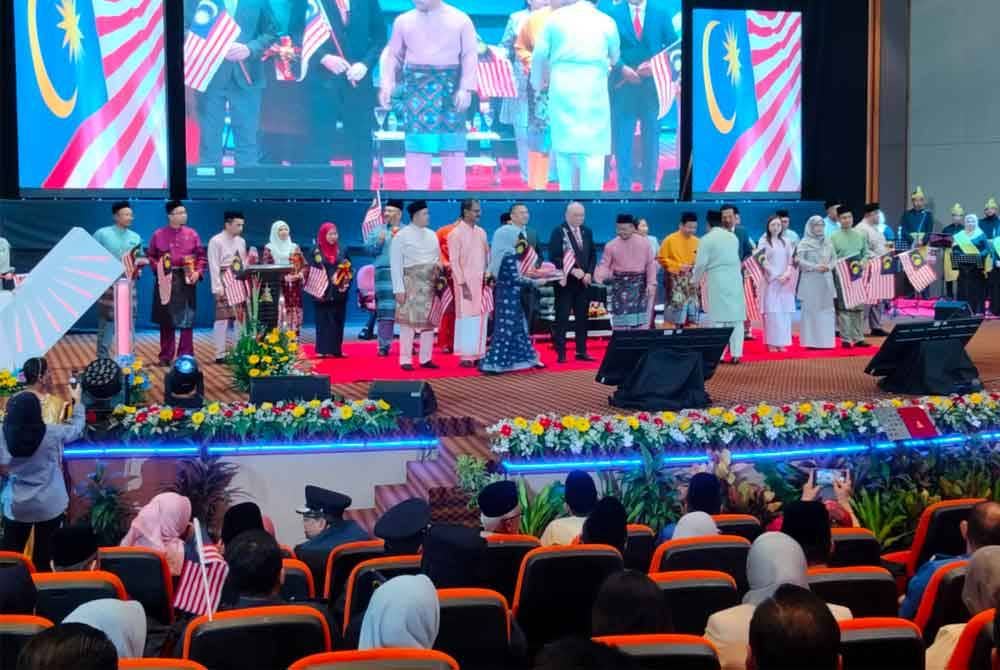 Majlis Pelancaran Kempen Kibar Jalur Gemilang Peringkat Negeri Selangor berlangsung di Auditorium Dewan Jubli Perak, Bangunan Sultan Abdul Aziz di Shah Alam.