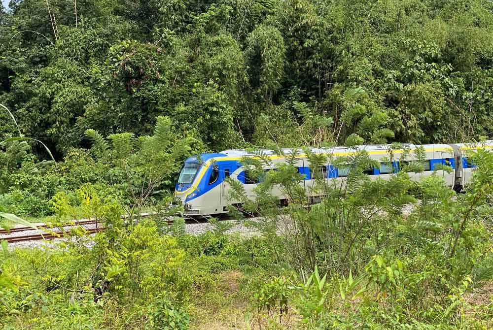 Kesusahan penduduk DUN Nenggiri untuk mendapatkan mesin ATM dapat dilihat apabila merek yang tinggal di Kampung Lu'lut, Kuala Sungai perlu menaiki bot menyeberangi Sungai Nenggiri terlebih dahulu selama 30 minit, kemudian menaiki kereta api dari Bertam Baru ke bandar Gua Musang selama sejam pula.