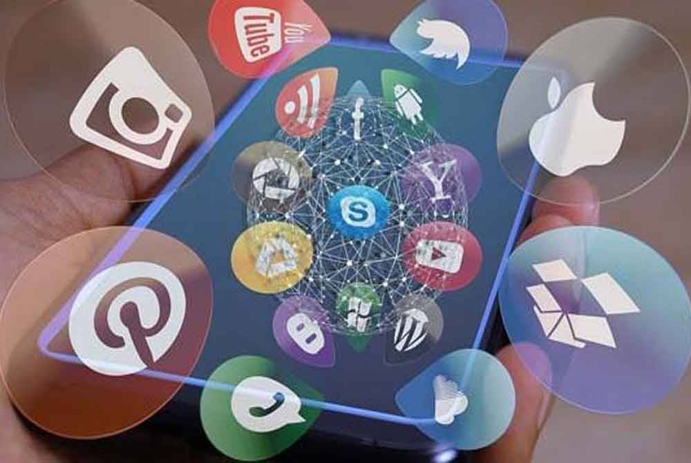 Perniagaan melalui media sosial berfungsi untuk membantu usahawan khususnya PMKS berkembang lebih besar. Gambar hiasan