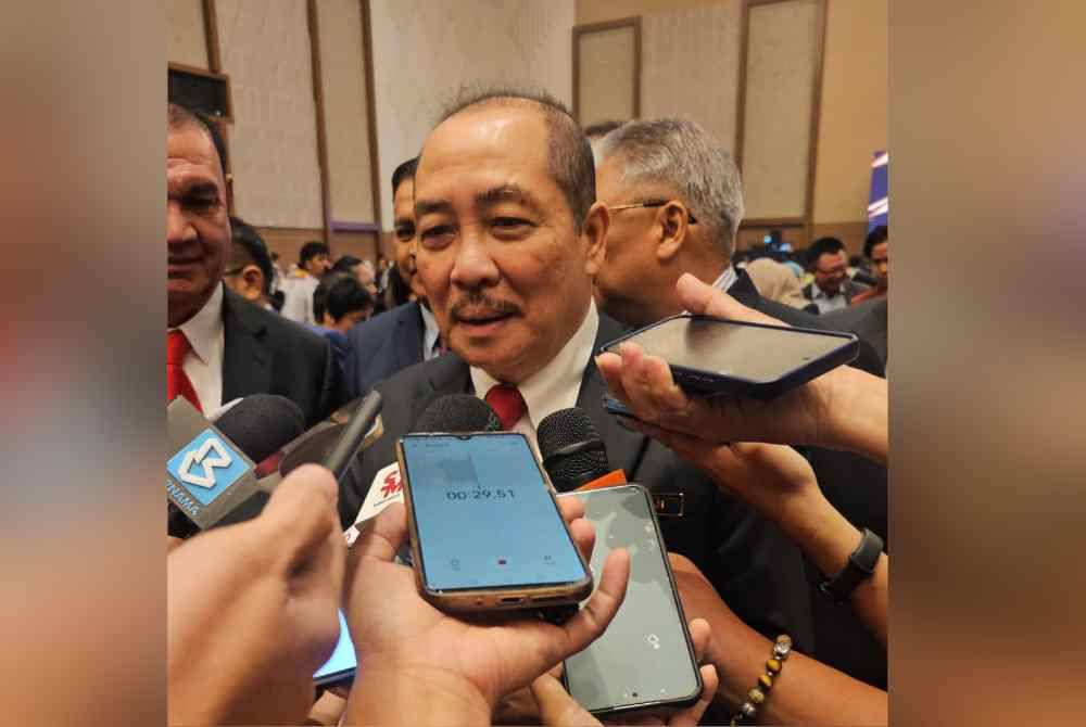 Hajiji ketika ditemui pemberita selepas menghadiri Anugerah Biasiswa Cemerlang Negeri Sabah Siri Ke-35 di SICC) Kota Kinabalu.